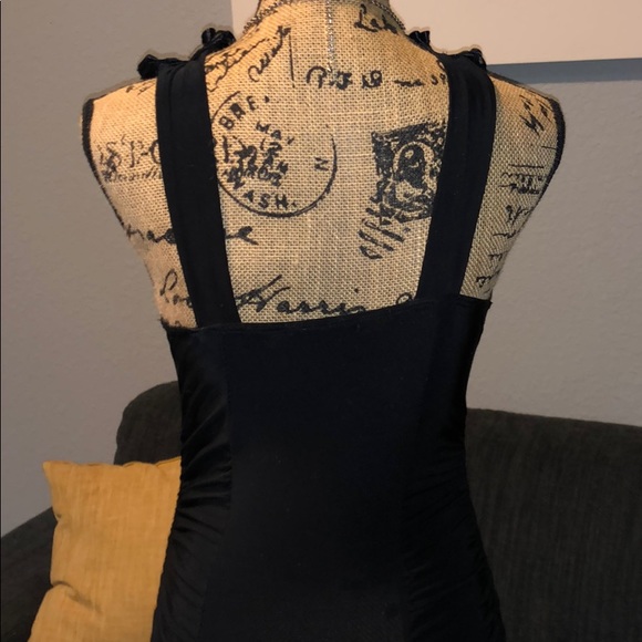 Black dress with ruffles - Picture 4 of 4